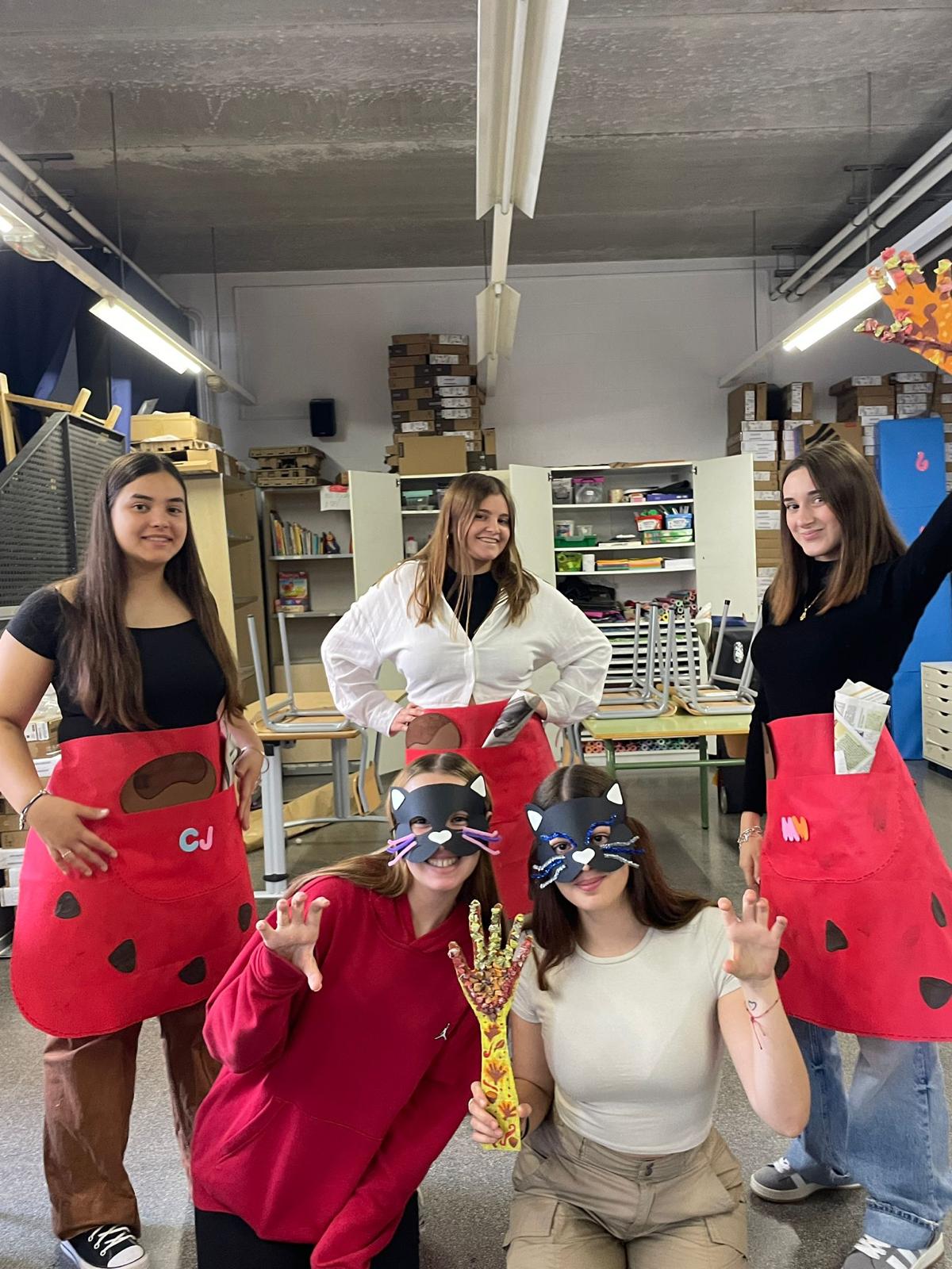 Imatge de les 5 fundadores de l'escola Marina.